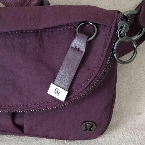Lululemon Festival Bag Crossbody in Black Cherry - Picture 3 of 16